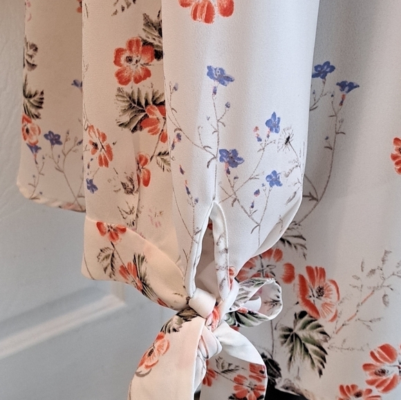 CeCe Floral Tunic/Blouse With Tied Sleeves    XXL - Picture 5 of 7